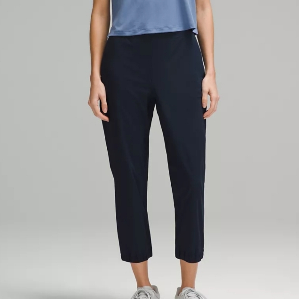 lululemon adapted state hr cropped jogger pants Baby Blue Size 2 New